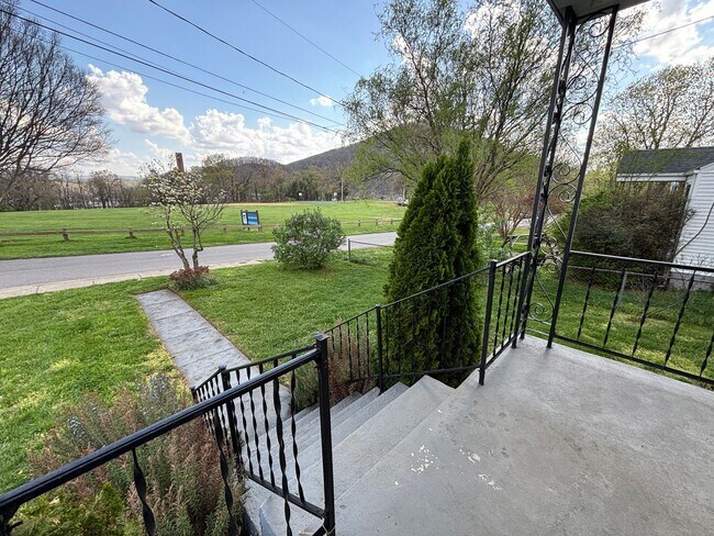 Building Photo - 950 Morgan Ave SE