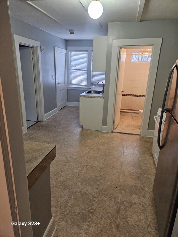 Building Photo - 601 Blandina St