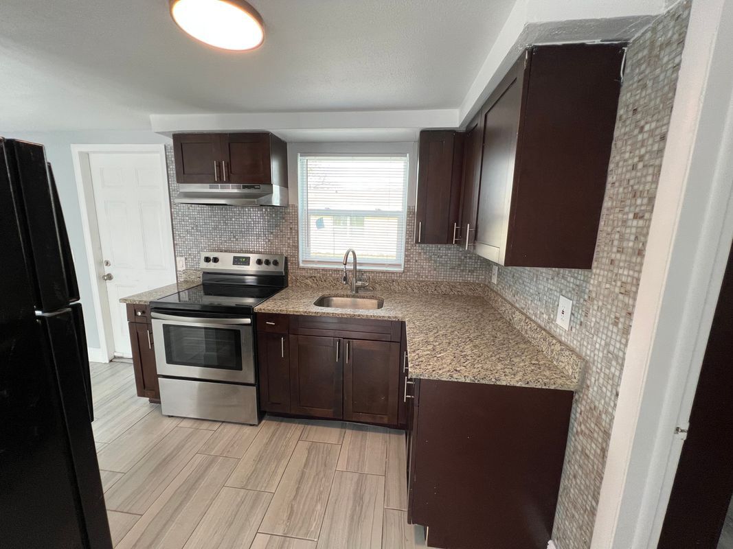 Building Photo - 5333 Pasadena Dr