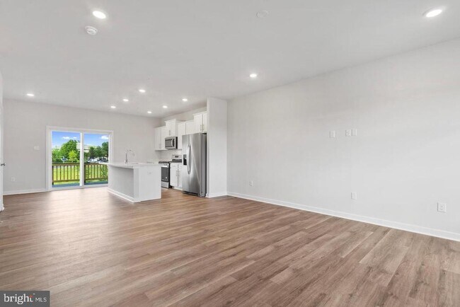 Building Photo - 16525 Green Glade Dr