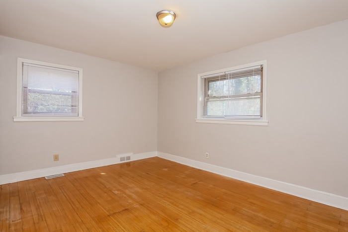 Building Photo - 2717 Dogwood Cir