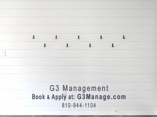 Building Photo - 570 E Marr Rd