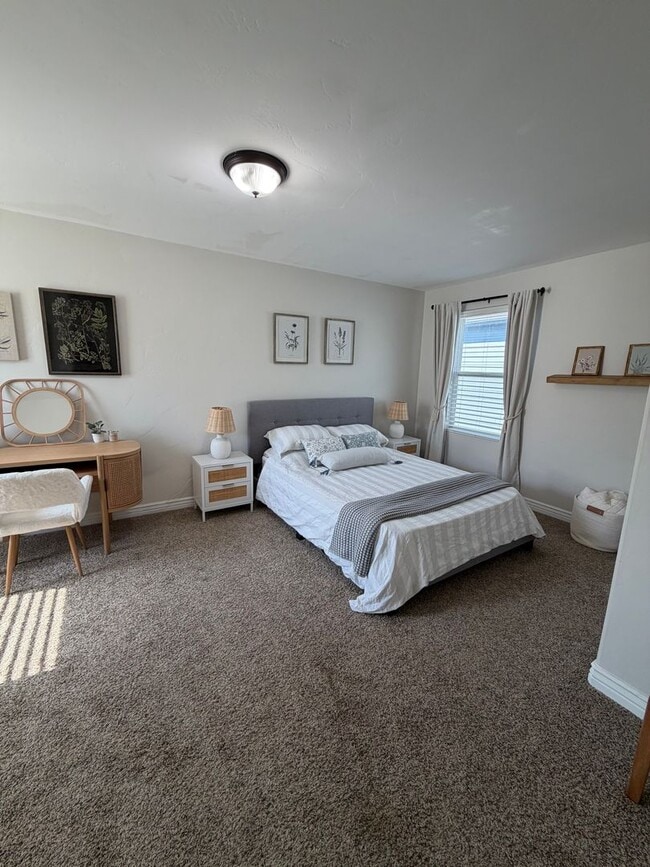 Building Photo - 4481 Iron Mountain Dr
