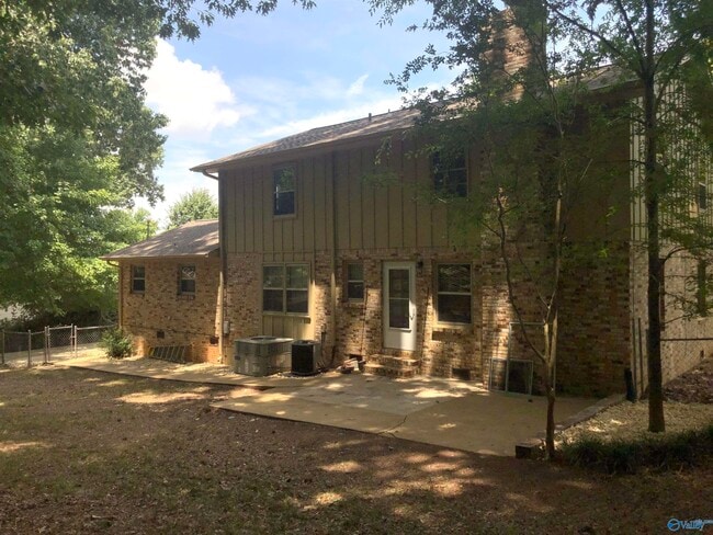 Building Photo - 5642 Chickasaw Dr