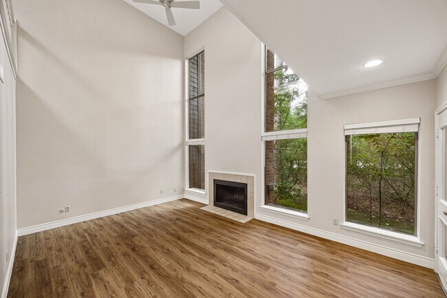 Building Photo - 250 Sugar Berry Cir