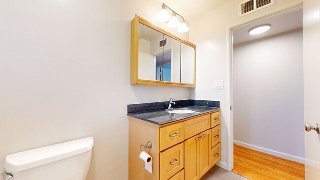 Building Photo - 3 Bedroom Home Available in East Richmond ...