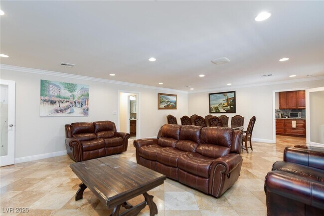 Building Photo - 5033 Saluda Cir
