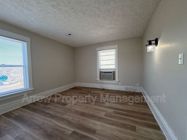 Building Photo - 2121 Washington St