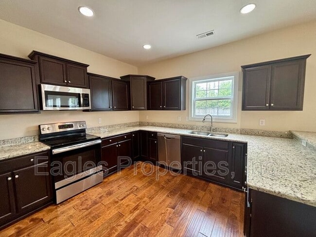 Building Photo - 114 Quail Hollow Dr