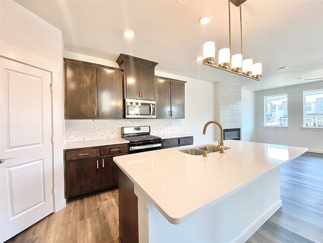 Building Photo - 837 Emerling Dr