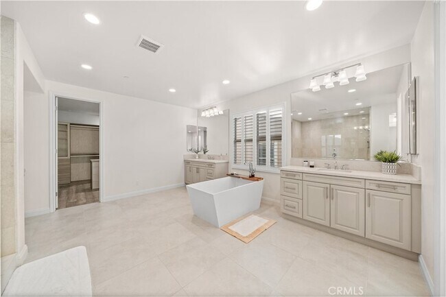 Building Photo - 1151 Summit Oak Dr