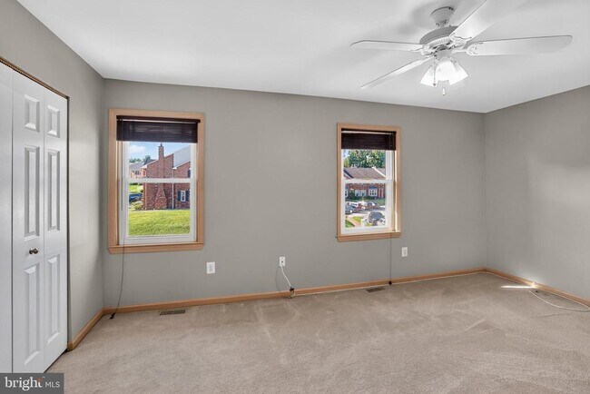 Building Photo - 562 Susan Dr