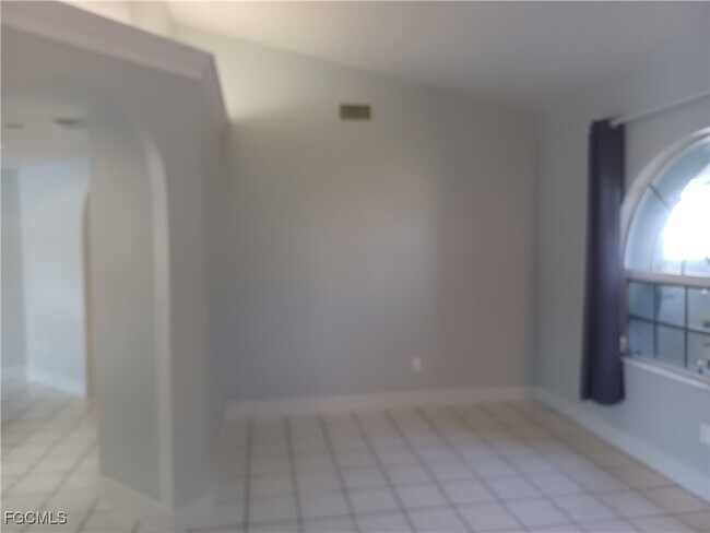 Building Photo - 4416 SW 24th Ave