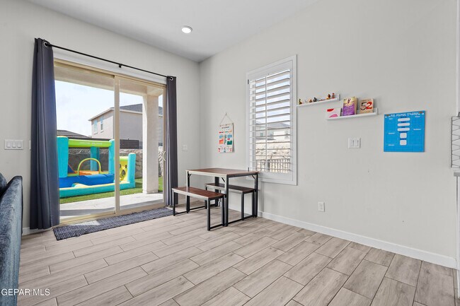 Building Photo - 12646 Amesbury