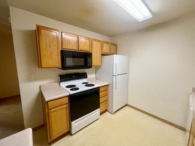 Building Photo - 2 Bed, 2 Bath Condo Near CSU!