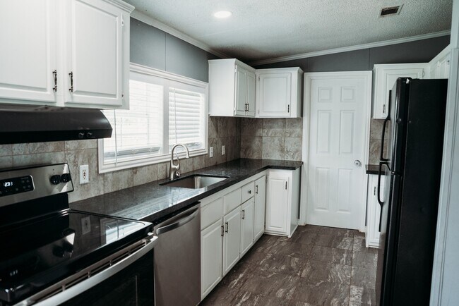 Building Photo - 2545 Lee Turner Rd