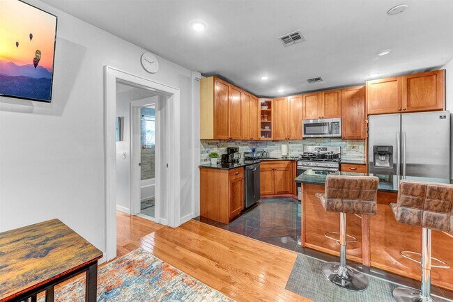 Building Photo - 5218 Park Ave