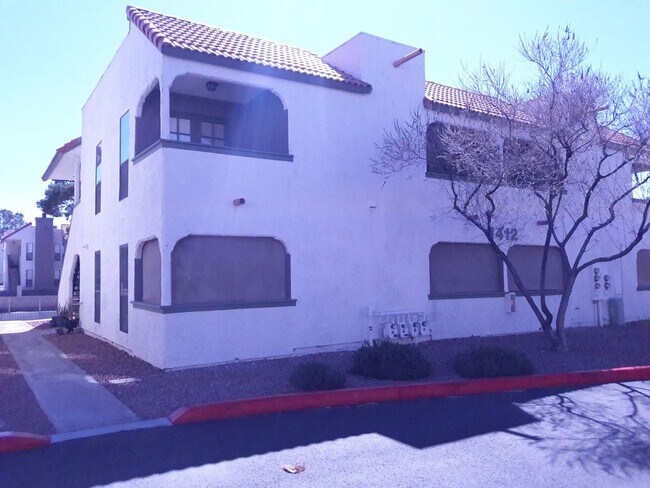 Building Photo - Clean 2 Bedroom 2 Bath Henderson Condo