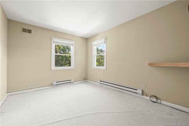 Building Photo - 25 Indian Harbor Dr