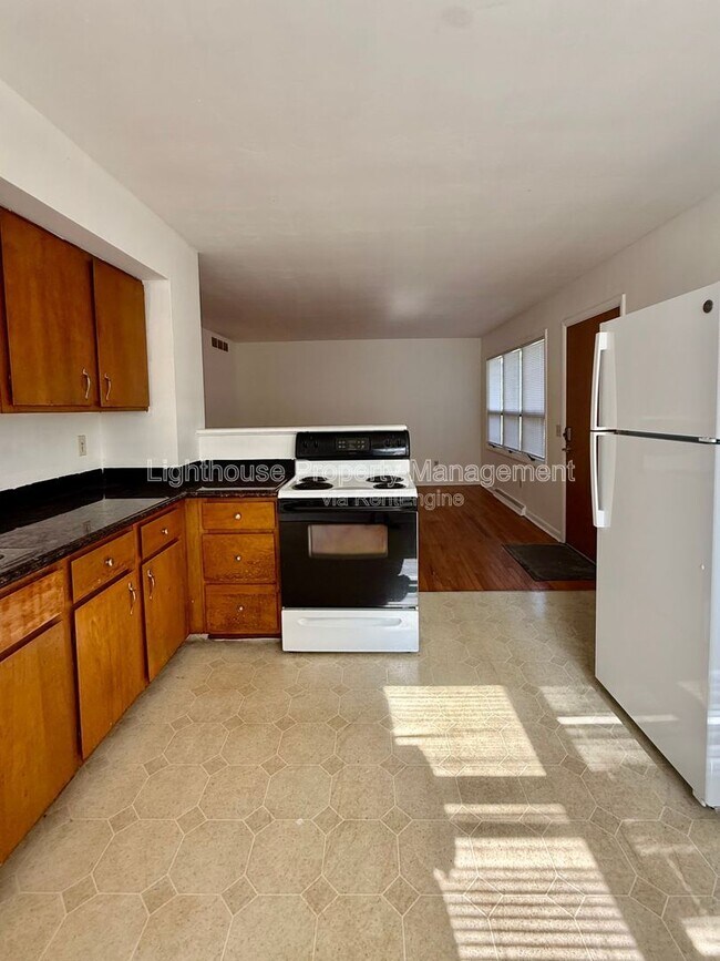 Building Photo - 2118 Woodbine Ave