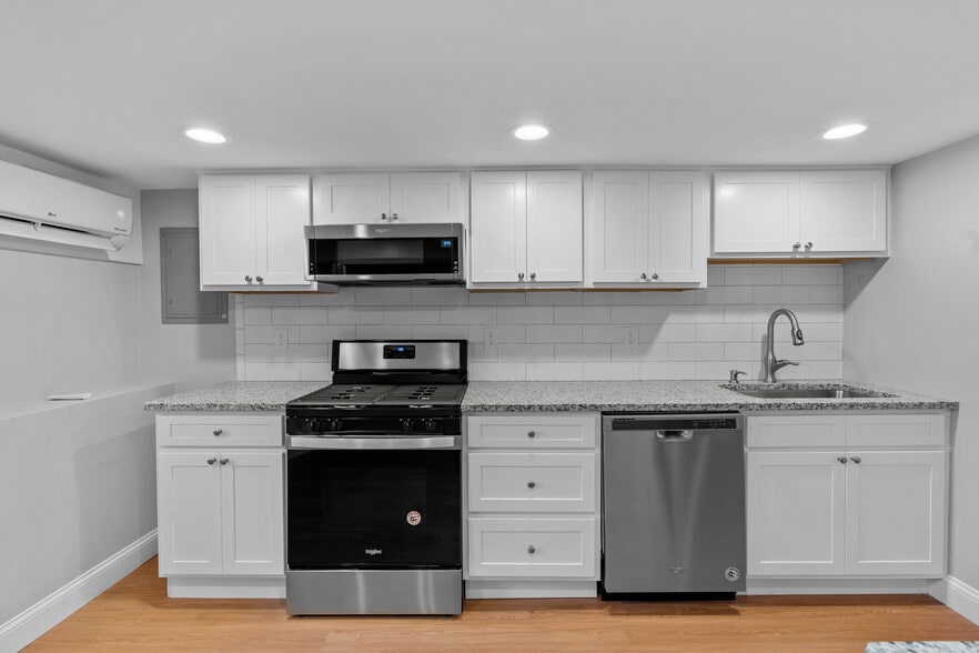 Building Photo - 376 Arnolds Neck Dr