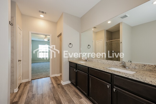 Building Photo - 1527 Mackinac Dr