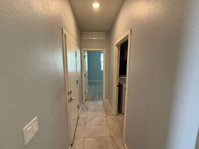 Building Photo - 7214 E Gamebird Way