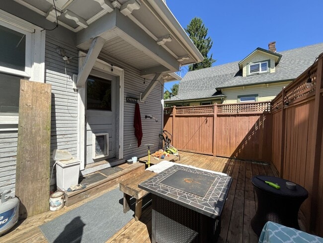 Building Photo - Warm and Welcoming Portland Home with Classic Charm, Modern Kitchen & Outdoor Deck