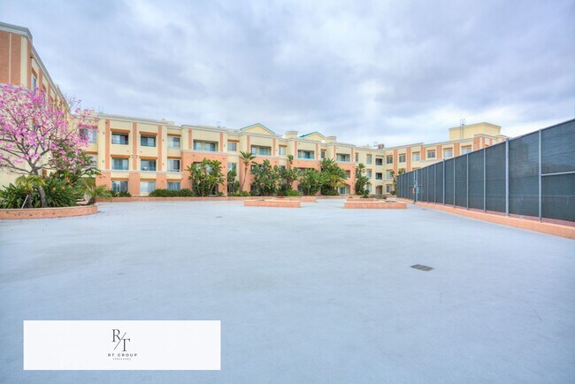 Building Photo - Luxurious Modern Condo in Alhambra