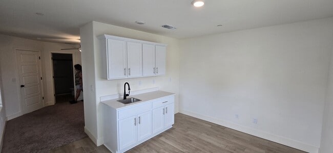 Building Photo - Atwater 5 Bedroom 3.5 Bathroom Home