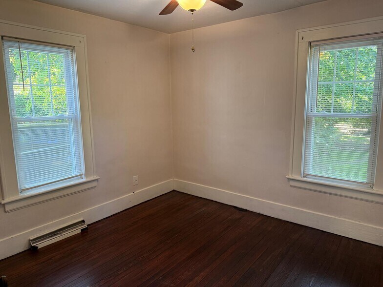 Building Photo - 132 Crescent Dr