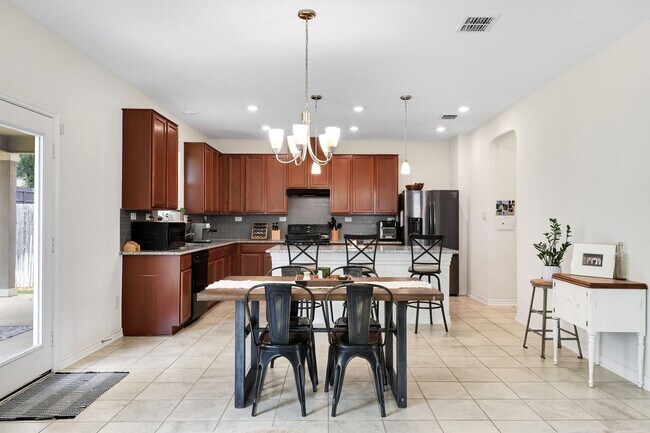 Building Photo - Make Boerne your home!