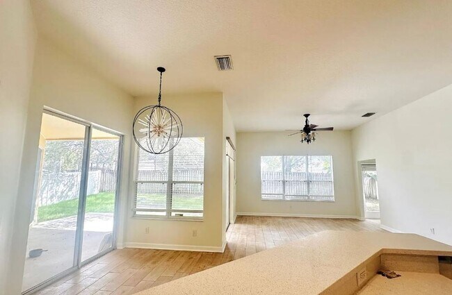 Building Photo - Your Dream Home Awaits! 5 bedroom 3 bath Single Family HOME!!