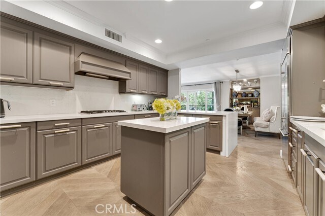 Building Photo - 277 S Spalding Dr