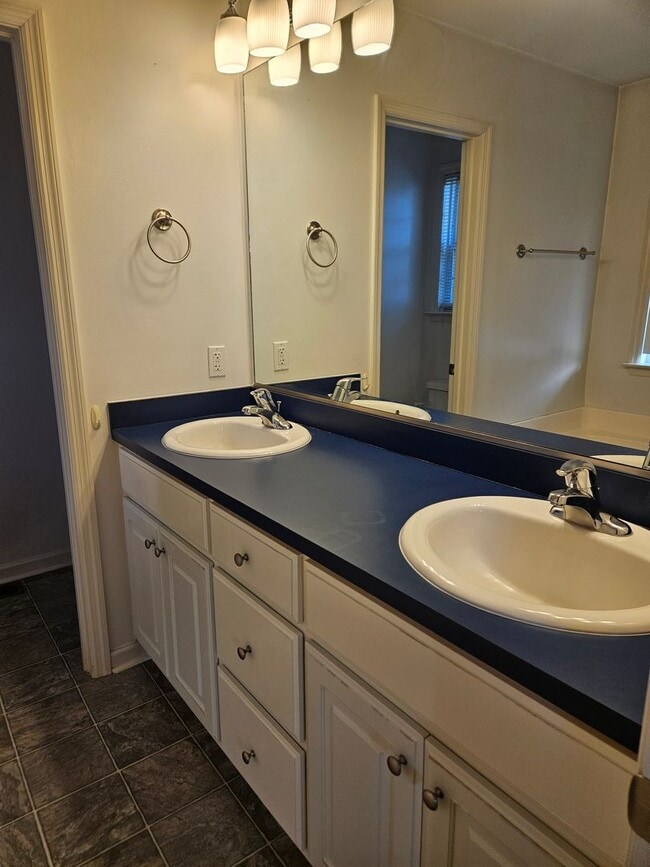 Building Photo - 208 Killdeer Dr