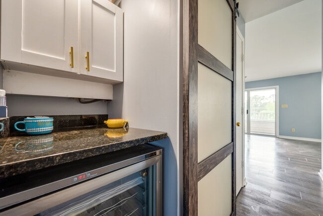 Building Photo - 205 Dockside Dr