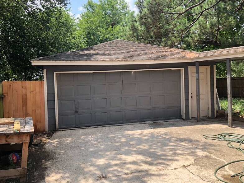 Detatched 2 Car Garage - 10019 Golden Sunshine Dr