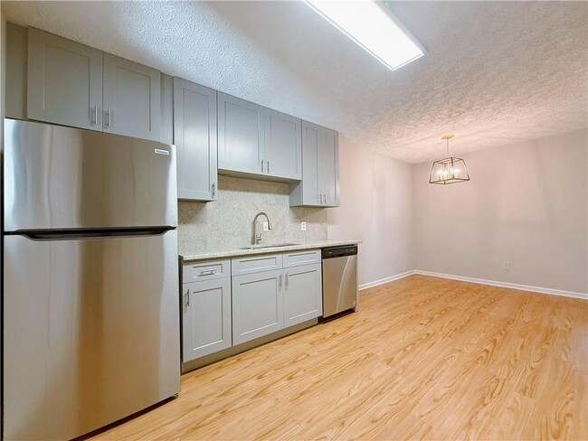 Building Photo - 137 Kimberly Way SW