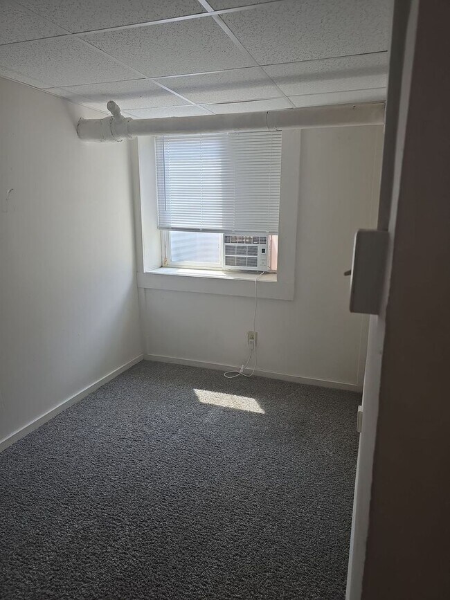 Building Photo - 1 Bed - 1 Bath - Walk to Ball State!