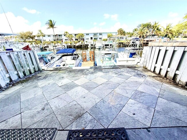 Building Photo - 2533 NE 15th St