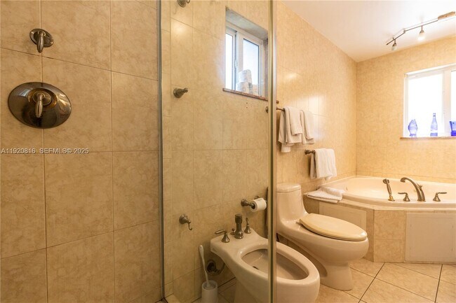 Building Photo - 753 NE 81st St