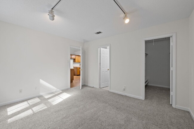 Building Photo - 67 Crystal Oaks Ct