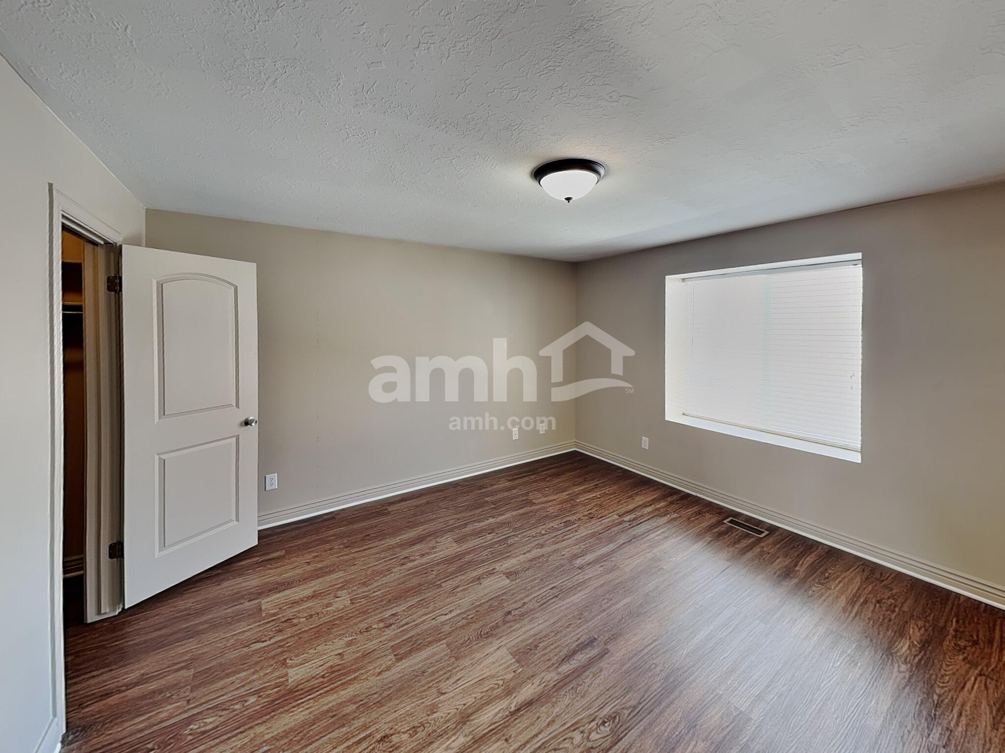 Building Photo - 934 E 490 N