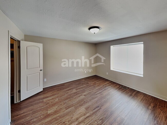 Building Photo - 934 E 490 N