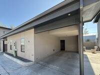 Building Photo - 720 N Walnut St