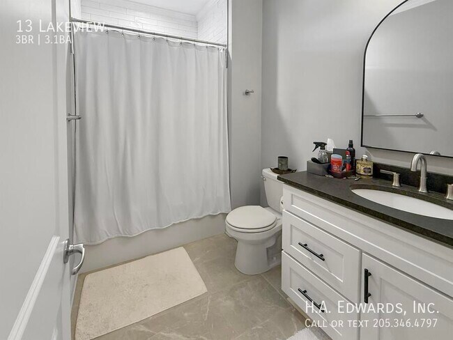 Building Photo - 13 Lakeview-