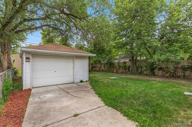 Building Photo - Cozy & Modern: 2-Bed Brick Home with Garage & Finished Basement