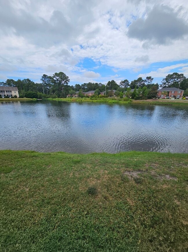 Building Photo - Fountain Pointe 3 bed 2 bath