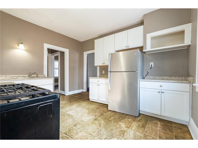 Building Photo - 1917 N Newton Ave