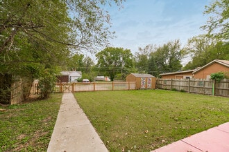 Building Photo - 827 Osage St